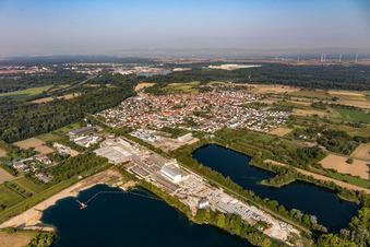 Betonwerk zwischen Schäfer- und Vettersee im Ortsteil Rheinsheim in Philippsburg im Bundesland Baden-Württemberg, Deutschland