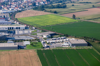 Industriegebiet Im Speyerer Tal mit Markthalle 5 und Resinnovation GmbH in Rülzheim im Bundesland Rheinland-Pfalz, Deutschland