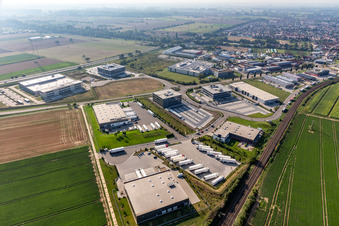 Luftbild von Industriegebiet Im Speyerer Tal mit TRANSAC Intern. Speditionsgesellschaft mbH, Kardex Software GmbH und  ITK Engineering GmbH, Markthalle 5 und Resinnovation GmbH in Rülzheim im Bundesland Rheinland-Pfalz, Deutschland