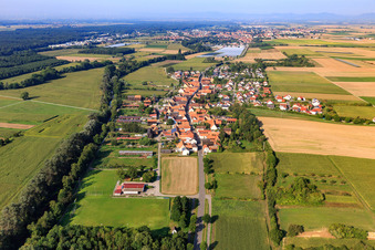 Herxheimweyher von Osten im Bundesland Rheinland-Pfalz, Deutschland