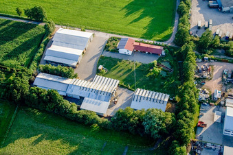 Schrägluftbild von In den Rötzwiesen, Hof Fam. Kerth im Ortsteil Minderslachen in Kandel im Bundesland Rheinland-Pfalz, Deutschland