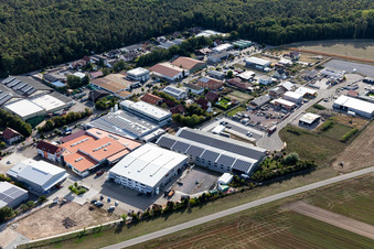 Schrägluftbild von Gewerbergebiet Im Gereut, HGGS LaserCUT GmbH & Co. KG in Hatzenbühl im Bundesland Rheinland-Pfalz, Deutschland