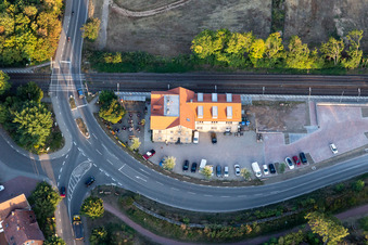 Schrägluftbild von Hotel Restaurant Alter Bahnhof 1864 in Rohrbach im Bundesland Rheinland-Pfalz, Deutschland