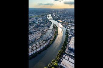 Drohnenaufname von Hafeninsel in Offenbach am Main im Bundesland Hessen, Deutschland