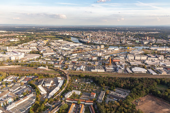 Hafen im Ortsteil Ostend in Frankfurt am Main im Bundesland Hessen, Deutschland