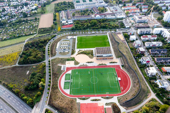 Luftbild von Ensemble der Sportplatzanlagen der Bezirkssportanlage Frankfurter Bogen und vom Sportpark Preungesheim im Ortsteil Preungesheim in Frankfurt am Main im Bundesland Hessen, Deutschland