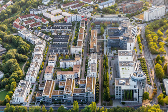 Büro- und Geschäftshaus- Ensemble von Hapag Lloyd AG, Industriegebiet BAU, Maxpert GmbH, Hessisches Landesprüfungs- und Untersuchungsamt im Gesundheitswesen, TÜV SÜD Akademie GmbH, Training Center Frankfurt und Haus des Jugendrechts - Frankfurt Nord im Ortsteil Niederursel in Frankfurt am Main im Bundesland Hessen, Deutschland