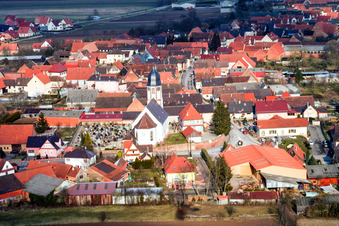Drohnenbild von Niederlauterbach im Bundesland Bas-Rhin, Frankreich