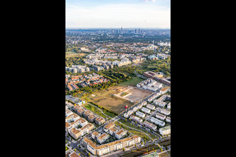 Schrägluftbild von Ortsteil Kalbach-Riedberg in Frankfurt am Main im Bundesland Hessen, Deutschland