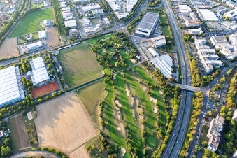 Gelände des Golfplatz vom Golf-Club Golf Range Frankfurt im Ortsteil Kalbach-Riedberg in Frankfurt am Main im Bundesland Hessen, Deutschland