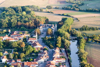 Luftaufnahme von Chateau de Haroué im Bundesland Meurthe-et-Moselle, Frankreich