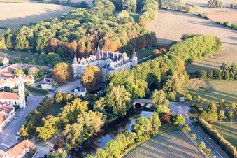 Chateau de Haroué im Bundesland Meurthe-et-Moselle, Frankreich von oben gesehen