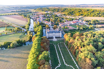 Drohnenaufname von Chateau de Haroué im Bundesland Meurthe-et-Moselle, Frankreich