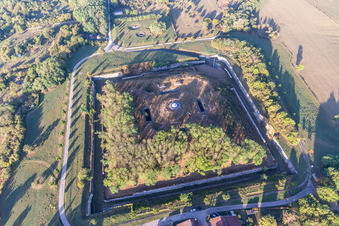 Bunker- Gebäudekomplex aus Beton und Stahl Réduit du fort de Villey-le-Sec in Villey-le-Sec in Grand Est im Bundesland Meurthe-et-Moselle, Frankreich