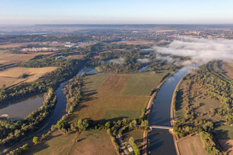 Luftbild von Mosel und Moselle Canalisée in Gondreville im Bundesland Meurthe-et-Moselle, Frankreich
