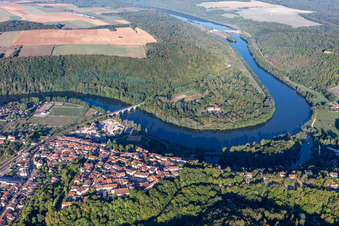 Moselknie und Domaine des Eaux Bleues in Liverdun in Grand Est im Bundesland Meurthe-et-Moselle, Frankreich
