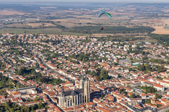 Luftaufnahme von Basilique de Saint-Nicolas-de-Port im Bundesland Meurthe-et-Moselle, Frankreich