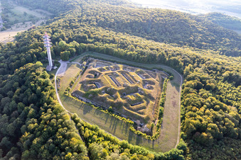 Luftbild von Fragmente der Zitadelle- Festungsanlage " Fort de Bourlémont " an der Allée de Rivières in Mont-les-Neufchateau in Grand Est in Mont-lès-Neufchâteau im Bundesland Vosges, Frankreich
