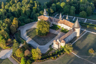 Luftbild von Palais des Schloss Chateau de Bourlémont in Frebecourt in Grand Est in Frebécourt im Bundesland Vosges, Frankreich