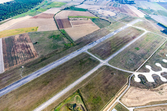 Aéroport d'Epinal-Mirecourt in Juvaincourt im Bundesland Vosges, Frankreich