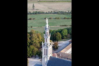 Basilique de Sion in Saxon-Sion im Bundesland Meurthe-et-Moselle, Frankreich von der Drohne aus gesehen
