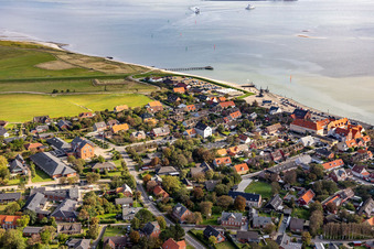 Luftbild von Nordby færgehavn, Fährhafen in Fanø im Bundesland Syddanmark, Dänemark