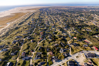 Luftaufnahme von Hyggelige Ferienhäuser in Rindby Strand in Fanø im Bundesland Syddanmark, Dänemark