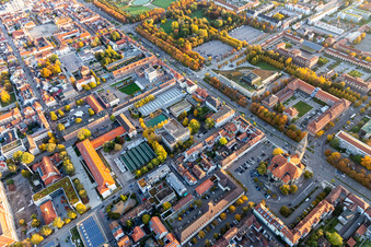 Luftbild von Kirchengebäude Friedenskirche am Karlsplatz in Ludwigsburg im Bundesland Baden-Württemberg, Deutschland