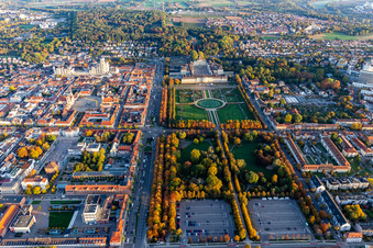 Blühendes Barock im Residenzschloss Ludwigsburg im Ortsteil Ludwigsburg-Mitte im Bundesland Baden-Württemberg, Deutschland