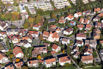 Kirchengebäude im Dorfkern in Dettingen in Konstanz im Bundesland Baden-Württemberg, Deutschland