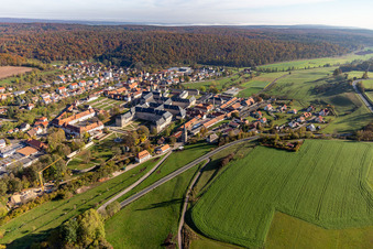 Luftbild von Klosterkirche Ebrach, Zisterzienserabtei im Bundesland Bayern, Deutschland