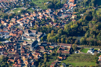 Graf Schönborn - Schloss Wiesentheid, Mauritiuskirche und Alte Kanzleihäuser im Bundesland Bayern, Deutschland