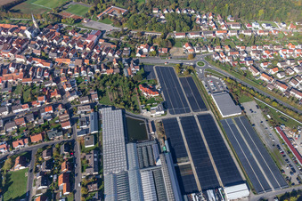 Gewerbegebiet mit Gewächshäusern des Gartenbaubetrieb Andreas Knaup in Röthlein im Bundesland Bayern, Deutschland