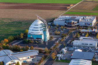 Gewerbegebiet und Firmenansiedlung Mainfrankenpark mit Cineworld-Cineplex in Dettelbach im Ortsteil Effeldorf im Bundesland Bayern, Deutschland