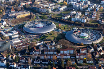 Das Ufo ähnliche Gebäude des Einkaufszentrum Shopping Cité der ECE Centermanagement GmbH in Baden-Baden im Ortsteil Oos im Bundesland Baden-Württemberg, Deutschland