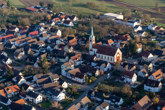 Kirchengebäude der katholischen Kirche in Windschläg in Offenburg im Bundesland Baden-Württemberg, Deutschland