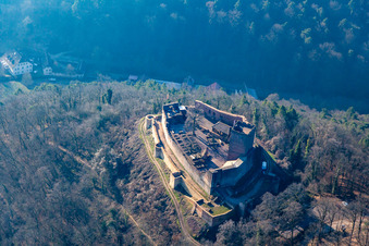 Luftbild von Ruine Burg Landeck in Klingenmünster im Bundesland Rheinland-Pfalz, Deutschland