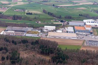 Luftaufnahme von Technische Anlagen im Industriegebiet Riburg mit Rodi Fructus, Kühne + Nagel, DPD, Galliker Transport AG und Louis Ditzler AG in Möhlin im Kanton Aargau, Schweiz