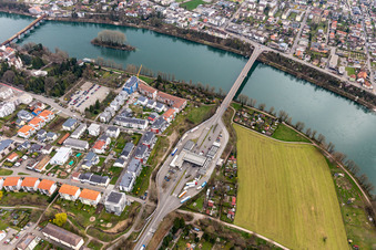Luftbild von Grenzübergang - Zollanlage zum Grenzübertritt über den Rhein via Fridolinsbrücke nach Stein in der Schweiz in Bad Säckingen im Bundesland Baden-Württemberg, Deutschland
