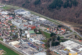 Büros, Verwaltungsgebäude,Produktionshallen und Parkhaus auf dem Werksgelände der Messtechnik Firma Endress und Hauser in Maulburg im Wiesental im Bundesland Baden-Württemberg, Deutschland