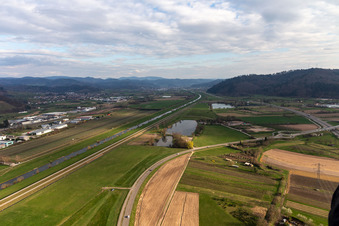 Schrägluftbild von B33 im Ortsteil Elgersweier in Offenburg im Bundesland Baden-Württemberg, Deutschland