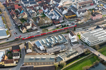 Gewerbegebiet und Firmenansiedlung Am Gewerbekanal und Bahnhof in Haslach im Kinzigtal im Bundesland Baden-Württemberg, Deutschland