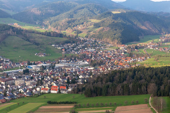 Luftbild von Zell am Harmersbach im Bundesland Baden-Württemberg, Deutschland