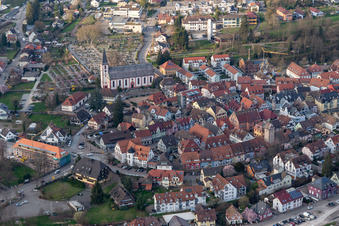 Altstadtbereich und Innenstadtzentrum in Zell am Harmersbach im Bundesland Baden-Württemberg, Deutschland
