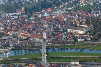 Turm- Bauwerk Kinzigtorturm Rest der ehemaligen, historischen Stadtmauer in Gengenbach im Ortsteil Einach im Bundesland Baden-Württemberg, Deutschland