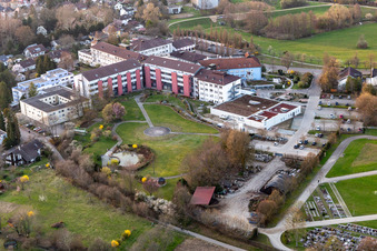 Luftbild von Klinikgelände des Krankenhauses Ortenau Klinikum Offenburg-Kehl Standort St. Josefsklinik in Offenburg im Bundesland Baden-Württemberg, Deutschland