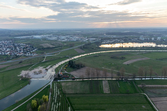 Kinzig vor dem Gifiz-See im Ortsteil Elgersweier in Offenburg im Bundesland Baden-Württemberg, Deutschland