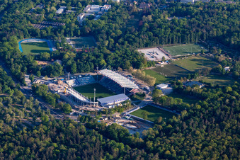 Erweiterungs- und Umbau- Baustelle am Sportstätten-Gelände des Stadion "Wildparkstadion" des KSC in Karlsruhe im Ortsteil Innenstadt-Ost im Bundesland Baden-Württemberg, Deutschland