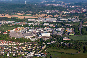 Industriegebiet An der Tagweide mit Würth, Mömax, BAMF, Pfizer, Hegele im Ortsteil Hagsfeld in Karlsruhe im Bundesland Baden-Württemberg, Deutschland