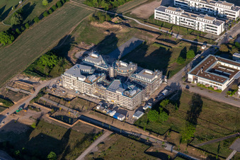 Schrägluftbild von Baustelle des LTC - Linder Technologie Campus in der Wilhelm-Schickard-Straße im Technologiepark Karlsruhe im Ortsteil Rintheim im Bundesland Baden-Württemberg, Deutschland